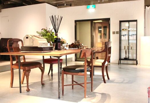 【江坂】≪社会保険完備≫≪週休2日≫内装や雑貨にこだわる、郊外だけど都会を味わえるサロン！スタイル撮影もしっかり取り組めます！「PARK（パーク）」からスタイリスト（美容師）の求人★☆