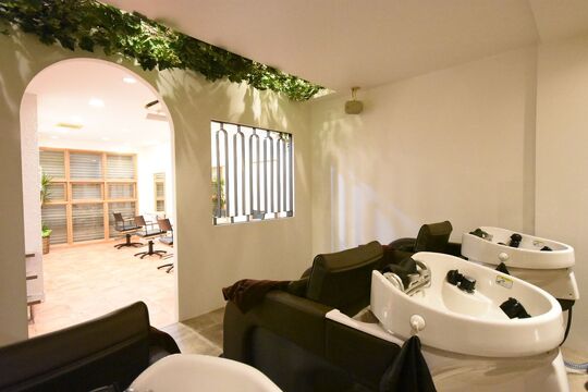 【小林】≪社会保険完備≫≪新規入客チャンスあり≫≪やりがいのある環境≫店舗展開している働きやすい地域密着型のサロン「Pap’s de coiffeur 小林店（パプスドコワフィールオバヤシテン）」からスタイリスト（美容師）の求人☆★