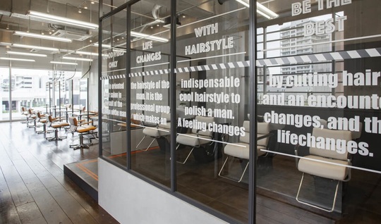 【赤坂】≪社会保険完備・住宅手当あり・メンズ専門店≫世代を問わず多くのお客様がご来店！！たくさんの仲間がいるので色々な技術を見て学ぶ事が可能！！定番のスタイルはもちろん流行のスタイルも追求するメンズスタイル特化サロン「SHIFT Men's only salon SPIN-OFF（シフトメンズオンリーサロンスピンオフ）」からスタイリスト（美容師・理容師）の求人☆★