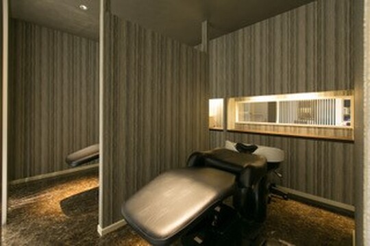 【越前開発】≪社会保険完備≫≪完全週休2日制≫≪産休育休制度あり≫集客サイトをしっかり活用しており、顧客がいない方でも入客の心配はいりません！平均19時台に退勤可能で、プライベートを大切にしつつ、しっかり稼げるサロンです。「Lx park avenue（ルクスパークアベニュー）」からスタイリスト（美容師）の求人☆★