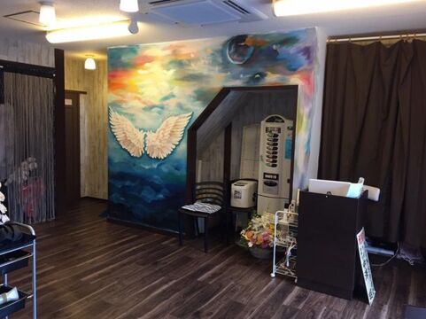 【西鉄新宮】≪未経験・通信生・新卒生OK≫≪営業中のレッスンOK≫最短2年でスタイリストデビュー可能！幅広い世代のお客様が来店され、入客チャンス！プライベートも充実できちゃうヘアサロン「DIVAfloat 新宮店（ディーバフロートシングウテン）」からアシスタント（美容師）の求人☆★