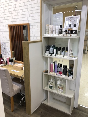 【東神奈川駅】≪社会保険完備≫≪正社員の方も土日休み可能な働き方あり≫≪幅広い年代の方が活躍できる≫ノルマがないのでじっくりと自分のお客様と向き合うことができる環境のサロンです「Organic（オーガニック）」からカラーリスト（美容師）の求人★☆