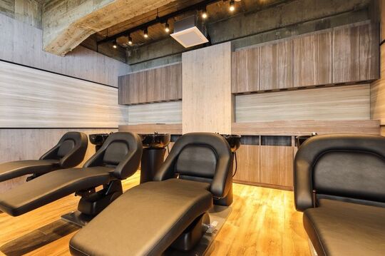 【天王寺】≪平均月給45万円≫≪月9日休み・土日祝休みOK・有給休暇あり≫≪実働8時間≫≪社会保険完備≫≪単価1万2000円以上≫高単価な美髪ヘアサロン！カットカラー2時間枠でのマンツーマン施術により生涯顧客を増やしていける体制です！「STELLA 天王寺あべの店（ステラテンノウジアベノテン）」からスタイリスト（美容師）の求人☆★☆