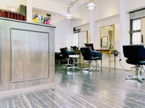 【甲南山手】≪社会保険完備≫≪マンツーマン制で無理な掛け持ちなし≫≪20時までに退勤可能≫≪半個室のセット面で周りを気にせず自分のペースで接客！≫高単価で少ない客数でも高収入が可能です！≪美容師としての技術と経験を存分に発揮できる環境≫より良い雇用環境を全力サポートする地域密着型の隠れ家サロン「Hair design Argo（ヘアーデザインアルゴ）」からスタイリスト（美容師）の求人★☆★