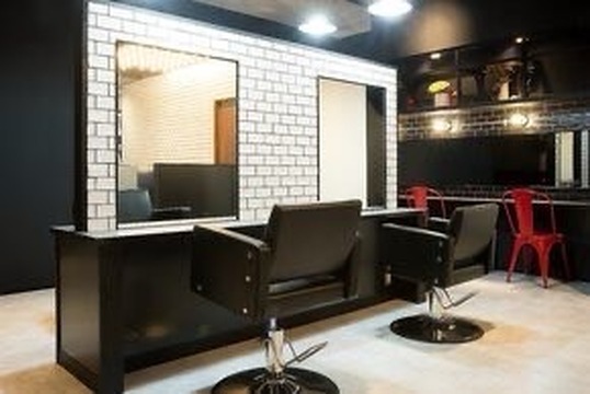 【南越谷】◆2年以内のデビュー・有給休暇あり・月8日休み・社会保険完備◆幅広い薬剤のラインナップで20〜30代のお客様を中心に支持されています。入客チャンスが多いので成長が早い点もオススメRoots 南越谷店（ルーツミナミコシガヤテン）からアシスタント（美容師）の求人☆★