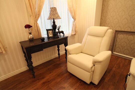 【銀座】未経験OK！■土日休み相談可能・実働8時間・誕生日休暇あり・社会保険完備■高級感たっぷりの可愛い店内♪まつ毛パーマやカラーエクステなど、幅広いメニューを取りそろえています！研修体制もバッチリで長く勤めていくことができるPLUME 銀座店（プリュームギンザテン）からアイリスト（アイデザイナー・まつ毛エクステ）の求人☆☆