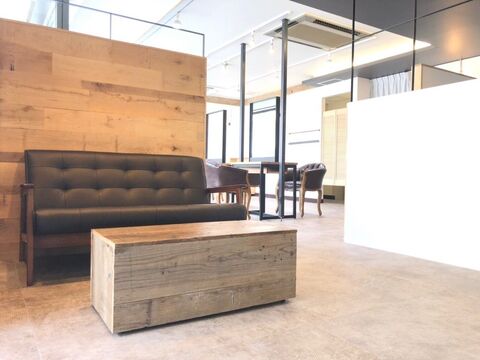 【千里中央】≪平均月収40万以上も可能≫≪休み、時間自由≫あなたのライフスタイルに合わせて勤務できる完全歩合サロン！アシスタントも在籍しているので、無理なく高収入を狙えます！「WHARF WEST（ワーフウエスト）」からスタイリスト（美容師）の求人☆★