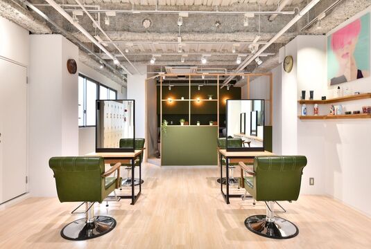 【阪急豊中】≪社会保険完備≫≪20時頃退勤≫≪指名料全額バック≫正社員・業務委託から選べるため、ライフスタイル重視の方でも働きやすい！地域密着型サロン「Palacchi 豊中店（パラッチトヨナカテン）」からスタイリスト（美容師）の求人★☆