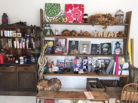 【川西能勢口】≪入客チャンスあり≫≪公休を使って日曜日休むことも可能≫サロンワーク以外にも撮影などに興味のある方はどんどんチャレンジしていける環境！アンティーク調のオシャレな小規模サロン「TREAT（トリート）」からスタイリスト（美容師）の求人☆★☆