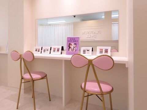 【河原町】≪社会保険完備≫≪月8日休み≫≪モデル集めのサポートあり≫研修中もお給料あり！営業後のレッスンは一切ないので、負担なく取り組めますよ！ネイルも学べるトータルビューティーサロン「EYE STUDIO & W NAIL 河原町店（アイスタジオアンドダブルネイルカワラマチテン）」からアイリスト（アイデザイナー・まつげエクステ）の求人☆★☆