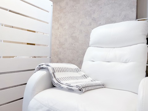 【桜木町】≪完全週休2日≫≪実働8時間≫≪有給休暇あり≫充実した待遇や産休育休取得実績もあり！女性の働きやすい環境を整えているサロン「Frau（フラウ）」からアイリスト（アイデザイナー・まつ毛エクステ）の求人☆☆