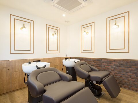 【会津若松駅】◆土日の休み取得可能・車バイク通勤OK・集客力バッチリ◆集客に力を入れており、フリーのお客様の入客チャンス多数あり。しっかりスキルアップも図れる環境ですmacaron 会津若松店（マカロンアイヅワカマツテン）からスタイリスト（美容師）の求人★☆