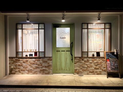 【阿倍野】≪月8日休み≫≪月給24万円スタート≫≪社会保険完備≫≪マンツーマン接客≫少人数制の落ち着いた雰囲気で自分のペースに合わせた働き方が叶う！希望に合わせて正社員・業務委託の選択可能！「Lamie（ラミ）」からスタイリスト（美容師）の求人☆★