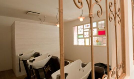 【今泉】≪保育士在中・託児所あり≫働くママさんパパさんを応援します！！提携保育園に入園も可能！！お客様を大切にしてスタイリストを目指せる託児付きヘアサロン「Vicolo HAIR GARDEN（ヴィコロヘアガーデン）」からアシスタント（美容師）の求人☆★☆