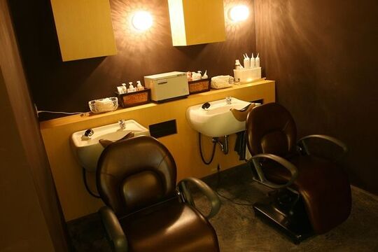 【河内小阪】≪社会保険完備＆休日選択制≫地域の皆さんに愛され続けてきた地域密着店。仕事とプライベートのメリハリをしっかり付けられる環境！「HAIR SALON magia（ヘアーサロンマジア）」からスタイリスト（美容師）の求人☆☆