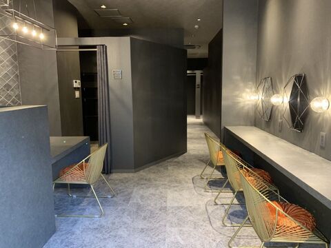 【丸太町】≪月8日休み≫≪月給20万円≫≪社会保険完備≫≪未経験OK≫研修中もしっかりお給料があるので安心して長く働いてもらえます！営業時間内レッスンもOK◎平均退社20時が魅力！「Sour trois（スールトロワ）」からアイリスト（まつげエクステ・アイデザイナー）の求人☆☆