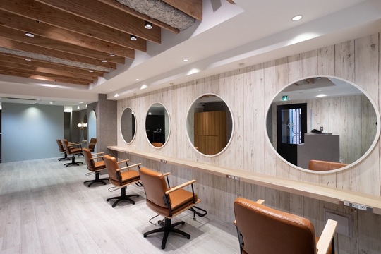 【新宿駅】≪社会保険完備≫≪完全週休2日制≫≪完全マンツーマン接客≫≪残業なし≫平均単価は12000円！ママさんの応募も歓迎！髪や体に優しいオーガニック薬剤にこだわったスタイリストオンリーサロン「nalu 新宿店（ナルシンジュクテン）」からスタイリスト（美容師）の求人★☆