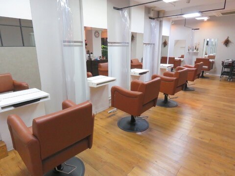 【平和通駅】≪高還元率・面貸しOK・交通費支給あり≫勤務時間、出勤日数は自由！！プライベートを大切にしてお仕事できます。若い世代のお客様が多くトレンドに合わせたスタイルはもちろんナチュラルなスタイルも人気、個人プレーでなくスタッフ皆が助け合う風土を創ります。還元率も高いので高収入を狙える業務委託ヘアサロン「HAIR SALON iDEA（ヘアサロンイデア）」からスタイリスト（美容師）の求人☆★