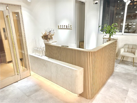 【西梅田】指名売上50％還元／フリー売上40％還元／フリー再来50%還元≫≪20時までに退勤OK≫≪平均月給40〜50万円以上≫≪全席個室≫マンツーマンでお客様にしっかり施術出来るサロン！一人一人のライフスタイルに合わせた勤務が可能！流行りのデザインなども積極的に取り入れているサロンです！「attrait 梅田店（アトレウメダテン） 」からスタイリスト（美容師）の求人☆★