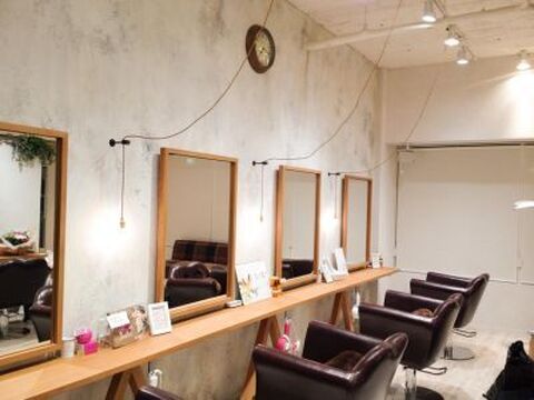 【津久野】≪完全週休2日制≫≪社会保険完備≫≪19時退勤≫ナチュラルアンティークで温かいヘアサロン！地域密着でとってもアットホームな雰囲気です！美容師として長く働ける環境ですよ！「grace（グレイス）」からアシスタント（美容師）の求人☆★