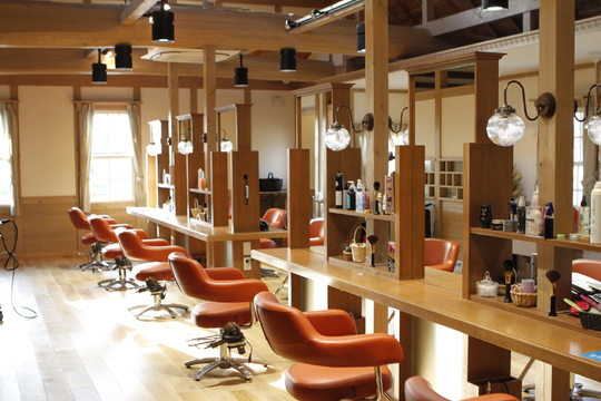 【尾張一宮】◆社会保険完備・完全週休2日制・産休育休取得実績あり◆経験や年齢に応じたキャリアプランを用意！漠然とした不安を抱えて勤務しているスタイリストさんもご安心ください！美容師としての人生を楽しみながら働けます！「TJ天気予報 3mm 尾西店（ティージェーテンキヨホウサンミリビサイテン）」からスタイリスト（美容師）の求人☆★