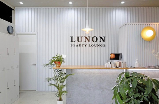 【堀池】≪完全週休二日制・高月給スタート・実働7～8時間・社会保険完備・営業時間18時まで≫入客好調のためスタイリスト募集中！福利厚生が充実しており長く勤続できる環境です！デザインカラーが人気のヘアサロン「LUNON BEAUTY LOUNGE 堀池店（ルノンビューティーラウンジホリイケテン）」からスタイリスト（美容師）の求人☆★