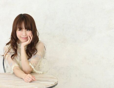 【外環沿い富田林】≪社会保険完備≫≪月8日休み≫≪18時退勤可能≫丁寧な接客と施術で人気のアイラッシュサロン！居心地の良い時間を過ごせる環境です！「ENJOUE by lulu CHARIS（アンジュエバイルルカリス）」からアイリスト（まつげエクステ・まつげパーマ・アイブロウ）の求人★☆★