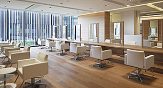 【梅田】≪社会保険完備≫≪月8日休み≫≪有給休暇あり≫質の高い技術と丁寧な接客が人気のトータルビューティーサロン「WHITEHOUSE大阪店（ホワイトハウスオオサカテン）」からアシスタント（美容師）の求人★☆