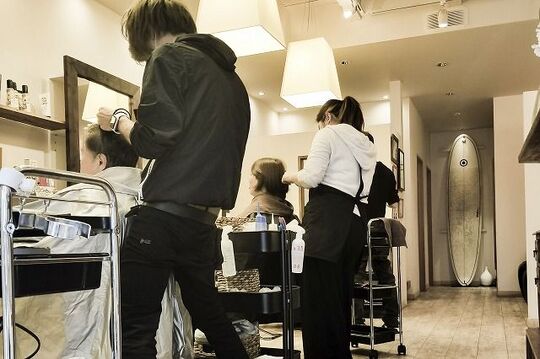 【阿倍野】≪社会保険完備＆月8,9日休み≫美容に対して熱い想いをもったオーナーさんと一緒に成長していきましょう。アイラッシュも学びたい方は習得可能！ナチュラル系髪質改善サロン「truck（トラック）」からスタイリスト（美容師）の求人★☆