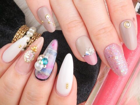 【高宮】≪社会保険完備・講師経験のあるネイリストさん在籍・シンプルデザインが人気≫あなたに合った働き方を探しましょう！やればやるだけ高収入を狙えます！ヘア・マツエク・ネイル・整体が併設されたトータルビューティーサロン「Looog*（ローグ）」からネイリスト（ネイル）の求人☆☆