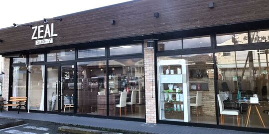 【岩出市曽屋】≪日曜休みあり≫≪社会保険完備≫何より“スタッフ”を大切にして、一人ひとりの夢を全力でサポートしてくれます！幅広い経験を積める和歌山の人気サロン「ZEAL STAGE-5（ジールステージファイブ）」からアシスタント（美容師）の求人☆★☆