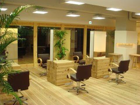 【住道】2店舗目出店に向けてのスタッフ増員！！自分を成長させられるチャンスがたくさんあります♪スタッフ仲がとても良い、居心地抜群の環境で一緒にがんばりましょう！ナチュラル系お洒落サロンcloverからアシスタント(美容師)の求人☆☆