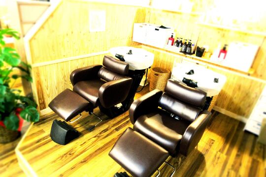 【JR三ノ宮】≪月給23万円スタート！≫≪平均20時退社♪≫≪新規カット入客チャンス大♪≫駅から好アクセスの隠れ家的プライベートサロン“LaLa Terrace（ララテラス）”からスタイリスト（美容師）の求人☆★☆