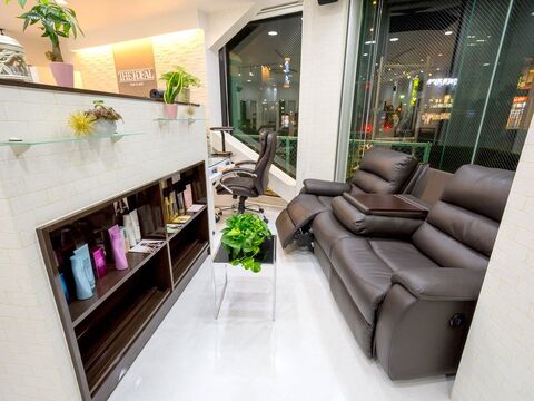 【鎌ヶ谷駅】≪社会保険完備≫≪土日休みOK≫≪16時までの勤務OK≫勤務日数・勤務時間は自分で決めて働くことができます！たくさん働いてバリバリ稼ぎたい方にもオススメ！THE IDEAL（ザアイディール）からスタイリスト（美容師）の求人☆★