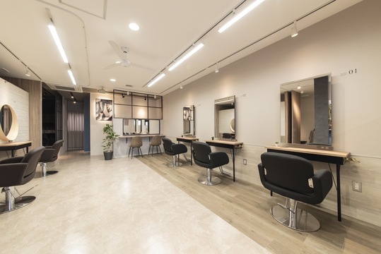 【玉名】≪月休8～9日・レッスンは営業中のみ・社会保険完備・平均18〜19時退勤≫安心の福利厚生が充実！幅広い年齢層のお客様と出会えるトータルビューティーサロン「PRIMP.total beauty（プリンプトータルビューティー）」からアシスタント（美容師）の求人☆★☆