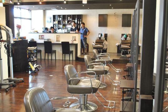 【西明石】≪完全週休2日・社会保険完備・月給20万円スタート≫BARテイストのお洒落サロン！自分の時間も大事にしてもらってます！お店の利益も頑張った全員に分配！なのでやりがいもバッチリ！「Old street（オールドストリート）」からアシスタント（美容師）の求人☆★