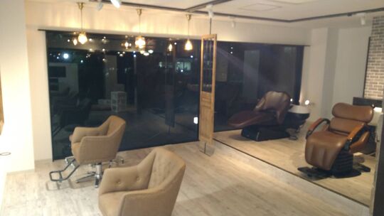 【千里丘】≪日月定休≫≪平均17時退勤OK≫≪月給23万円～≫主婦層をターゲットにしたサロンのため、ママさんスタッフ大歓迎！働きやすさバツグンの地域密着サロン「CLUB HAIR OZ吹田店（クラブヘアーオズスイタテン）」からスタイリスト（美容師）の求人☆☆