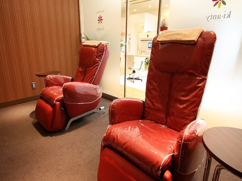 【みなとみらい】◆完全週休2日制・営業中のレッスンOK・2年以内にデビュー可能・20時迄に退勤可能◆教育体制が整っており、安心してスタイリストデビューが目指せます。スタッフさん同士の仲もよく風通しの良いサロン「Ki-anty みなとみらい店（キアンティミナトミライテン）」アシスタント（美容師）の求人★☆