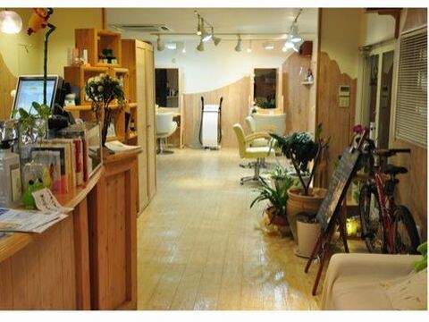 【自由ヶ丘】《社会保険完備》一人ひとりのお客様に真摯に向き合い、ラグジュアリーな時間のおもてなし。ムリなく美容師を続けていける環境のトータルビューティーヘアサロン☆Karuna 自由ヶ丘店（カルナジユウガオカテン）からスタイリストの求人★☆