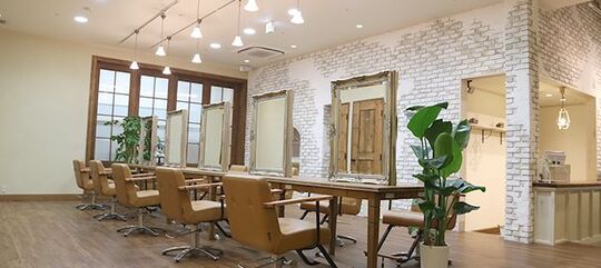 【学研北生駒駅】≪月8,9日休み≫≪社会保険完備≫≪賞与あり≫≪産休育休実績あり≫駅チカすぐの好立地！好条件で長く美容師として働ける会社です！「Figaro Mily 北生駒店（フィガロミリーキタイコマテン）」からスタイリスト（美容師）の求人☆★