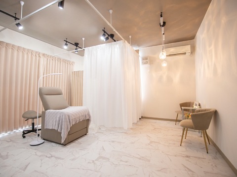 【千葉ニュータウン中央】≪完全週休2日制≫≪実働8時間≫≪土日休みOK！≫閉店時間が早いため、終業後のプライベートが充実！お客様に寄り添う地域密着型のサロンです。一緒にサロンを作り上げてくれる方大歓迎！「eyelash salon ANZU.（アイラッシュサロンアンズ）」からアイリスト（まつげエクステ・まつげパーマ・アイブロウ）の求人☆☆