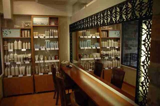 【六本木】≪社会保険完備≫≪月8〜10日休み≫≪マンツーマンレッスン≫≪産休・育休制度あり≫など福利厚生も充実★一人一人に合わせた働き方が出来る♪カラーに特化している「montblan criket（モンブランクリケット）」からアシスタント（美容師）の求人★☆