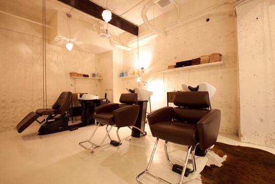 【玉造】≪完全週休2日制≫≪有給休暇あり≫≪社会保険完備≫ハイエンドカジュアルをコンセプトにデザイン＋素材美を活かしたスタイルを発信する人気ヘアサロン！高い技術を学び売れるスタイリストを育成しています！「green 上町店（グリーンウエマチテン）」からアシスタント（美容師）の求人☆★