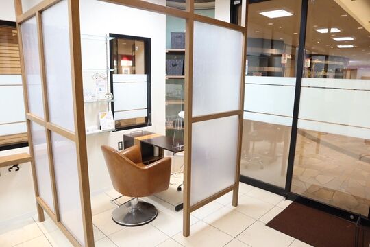 ≪社会保険完備≫≪月給27.5万円～≫≪完全週休2日制≫女性スタッフも長く活躍しています！互いへの思いやりを忘れずスタッフを大切にするサロン。見学・体験随時受付中です！「ehlfa 北野田店（イルファキタノダテン）」からスタイリスト（美容師）の求人☆☆