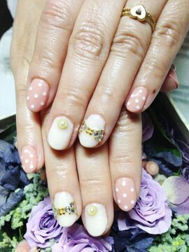 【蛍池】≪日祝定休！≫≪扶養内での勤務ももちろん可能！≫≪週2日〜の勤務OK！≫働きやすく、スタッフさんもいい方ばかりのアットホームサロン「La.Grace（ラグラース）」からネイリスト（ネイル）の求人☆☆