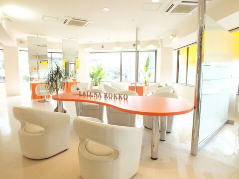 【六甲】≪社会保険完備≫≪完全週休2日≫≪土日休み可能≫≪20時までの退勤可能≫≪月給24万円スタート≫≪パートは週1日から勤務可能≫リフレッシュ休暇最長2週間！社会保険完備でしっかりしたバックアップ体制が整ったサロン「la luna ALEX 阪急六甲店（ラルーナアレックスハンキュウロッコウテン）」からスタイリスト（美容師）の求人☆★