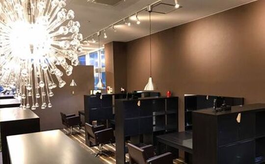 【老司】≪月給18万円スタート≫≪社会保険完備≫日曜日のお休みも可能！営業時間が短く20時までの退勤も出来ます！長く安心してお仕事が出来る環境が人気「さくらヘアー 老司店（サクラへアーロウジテン）」からアシスタント（美容師）の求人★☆