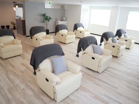 【大名】≪月8日休み・社会保険完備・未経験OK≫研修期間中も給与あり！サロン選びに不安がある方必見！働きやすく好条件のトータルビューティーサロン「TRU NAIL&EYELASH 天神店（トゥルーネイルアンドアイラッシュテンジンテン）」からネイリスト（ネイル）の求人☆☆