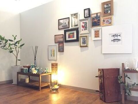 【諏訪野町】≪社会保険完備≫≪未経験・通信生・新卒生OK≫≪スタイリストデビューまで約15ヶ月！≫プライベートも充実させながら、短期集中型のレッスンでスタイリストデビューできるヘアサロン「PECO Hair&Beauty Life Shop（ペコヘアアンドビューティーライフショップ）」からアシスタント（美容師）の求人☆★☆