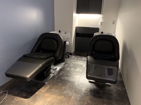 【天王寺】≪インボイスのサポート体制あり≫≪自由出勤制≫≪フリー40％／指名45％≫≪完全マンツーマン≫≪正社員制度あり≫休みや勤務時間の希望が叶う仕組みがあります！業務委託の経験がない方のサポートもしています！「ALLURE hair vivi 天王寺2号店（アリュールヘアーヴィヴィテンノウジニゴウテン）」からスタイリスト（美容師）の求人☆★